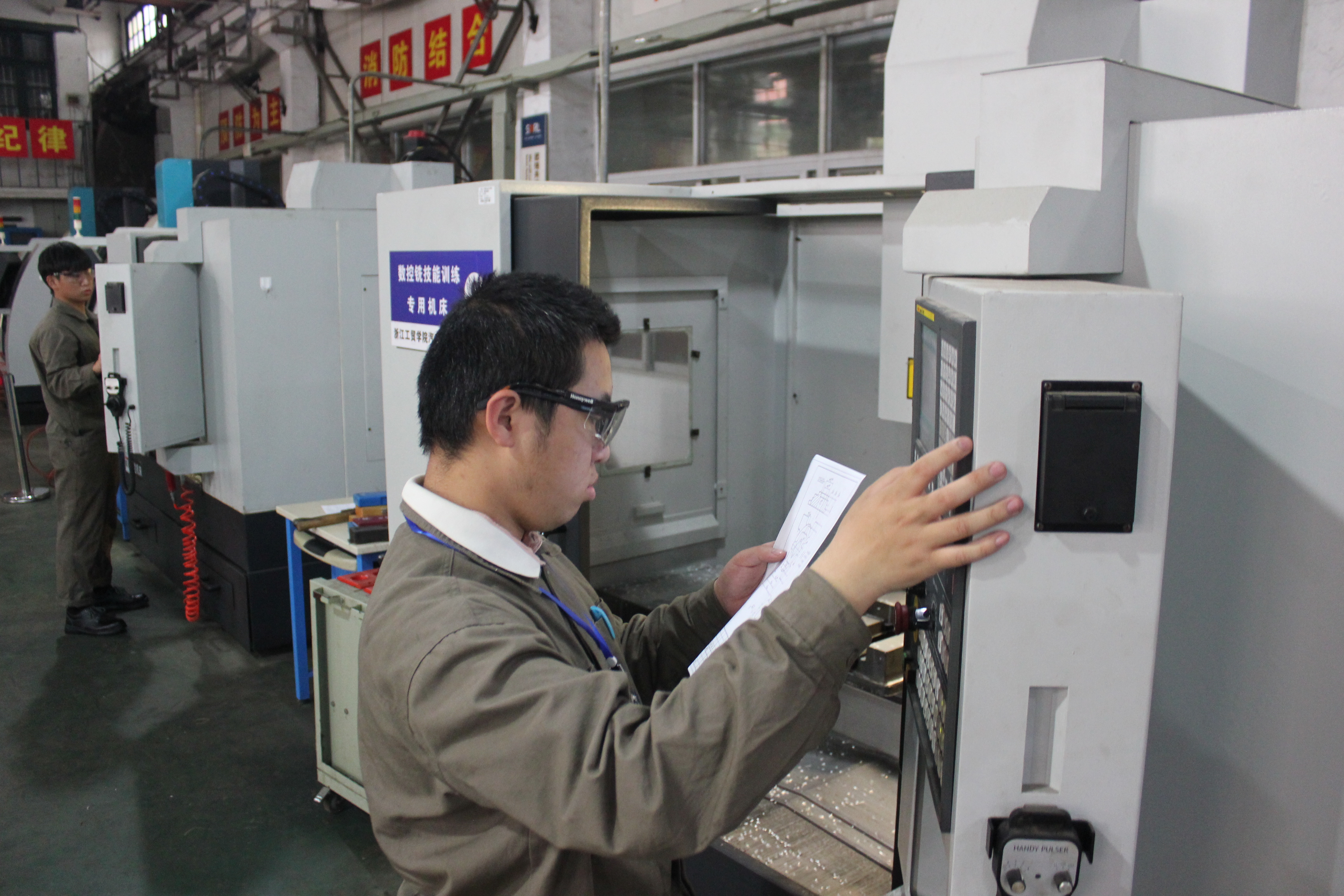 汽机分院2019年数控铣比赛顺利召开-汽车与机械工程学院